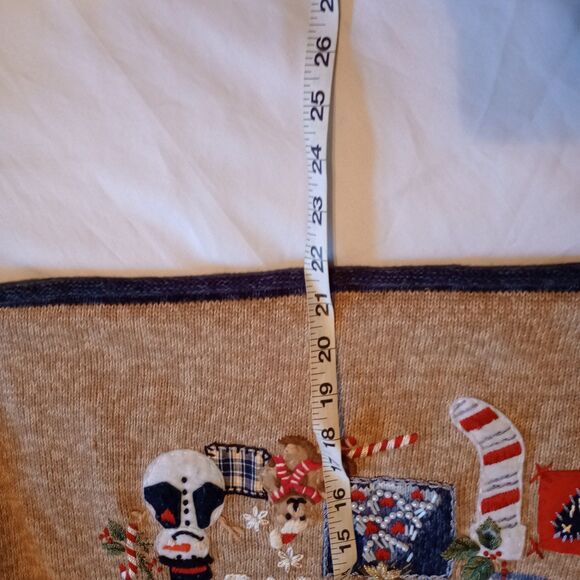 Heirloom Collectibles Christmas Collection Women's Tan Sweater Petite Large. - Picture 7 of 8